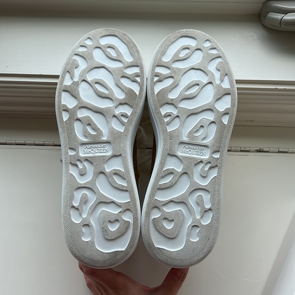 Alexander McQueen gold sneaker - Picture 6 of 7